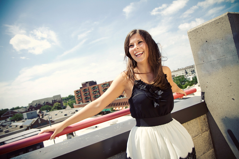 Urban Senior Portrait Pose Ideas for Girls